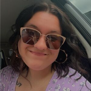 Meet your Posher, Abby